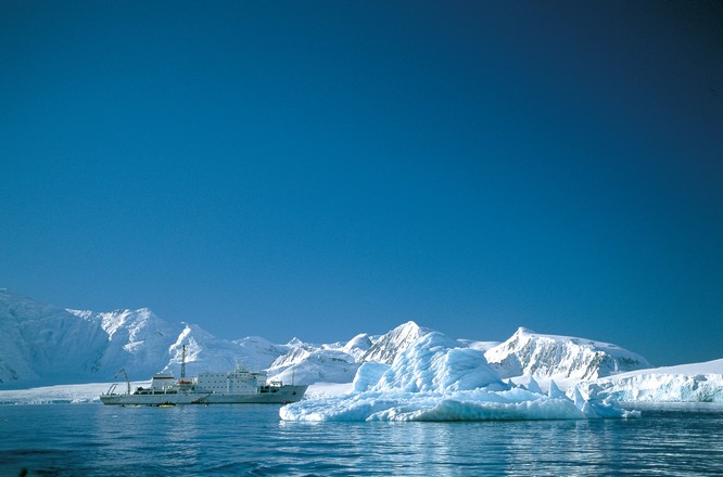 Akademik Ioffe in Antarctica